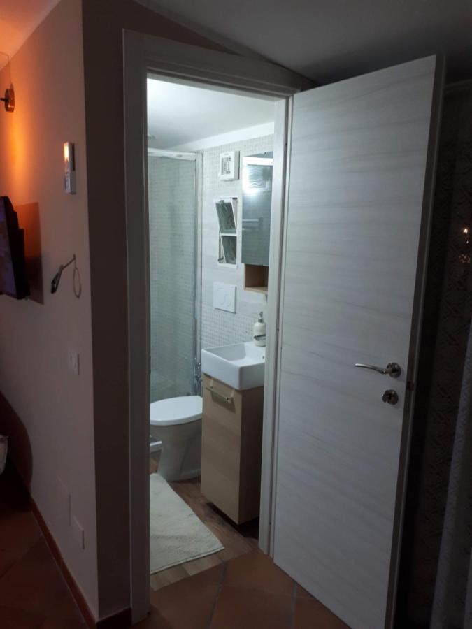 Domus Claudio Garden - Monolocale Con Giardino Privato Apartment ฟิวมิชีโน ภายนอก รูปภาพ