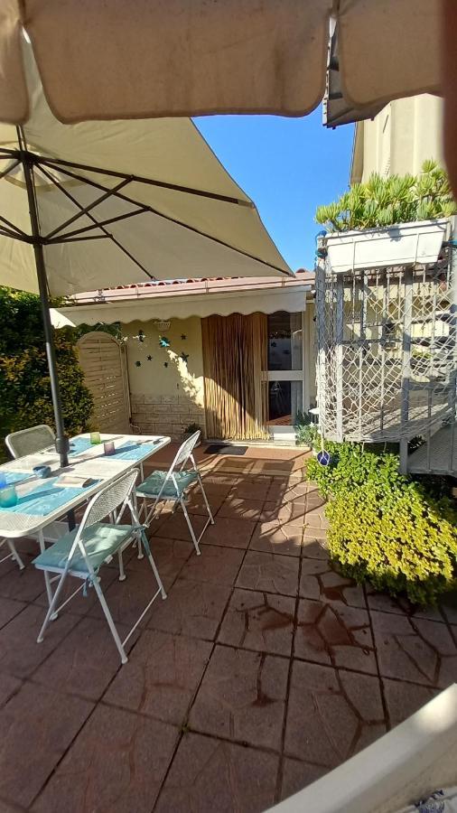 Domus Claudio Garden - Monolocale Con Giardino Privato Apartment ฟิวมิชีโน ภายนอก รูปภาพ