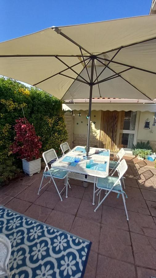 Domus Claudio Garden - Monolocale Con Giardino Privato Apartment ฟิวมิชีโน ภายนอก รูปภาพ